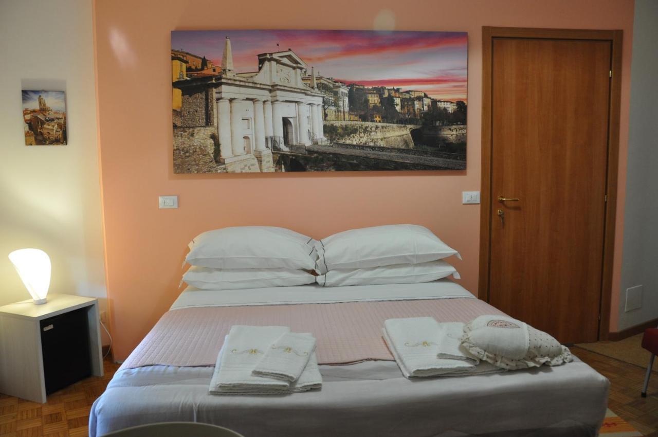 Citywalls Guest House Bergamo Exteriör bild