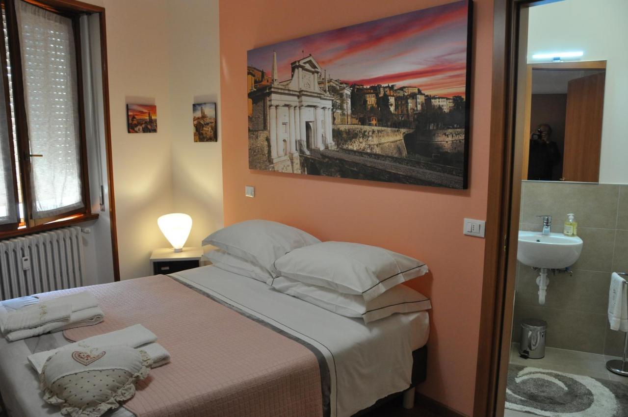 Citywalls Guest House Bergamo Exteriör bild