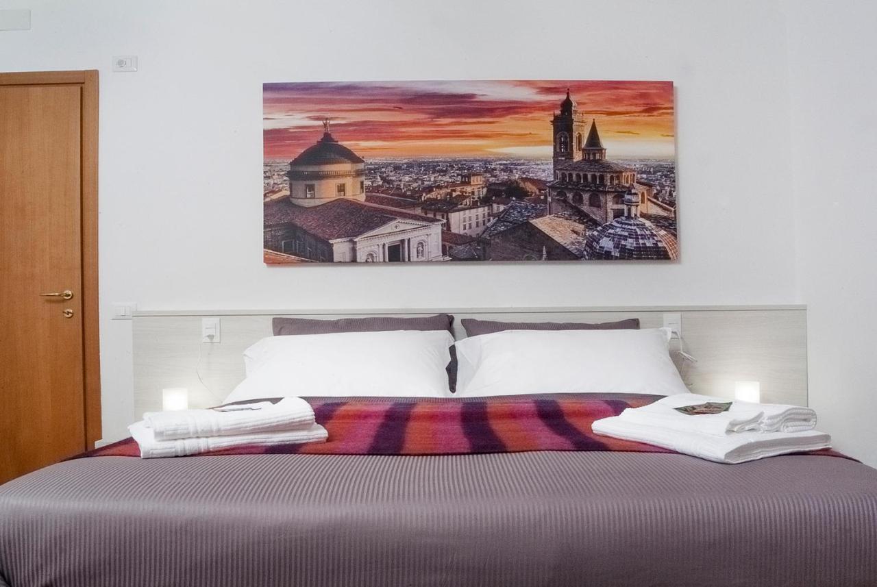 Citywalls Guest House Bergamo Exteriör bild