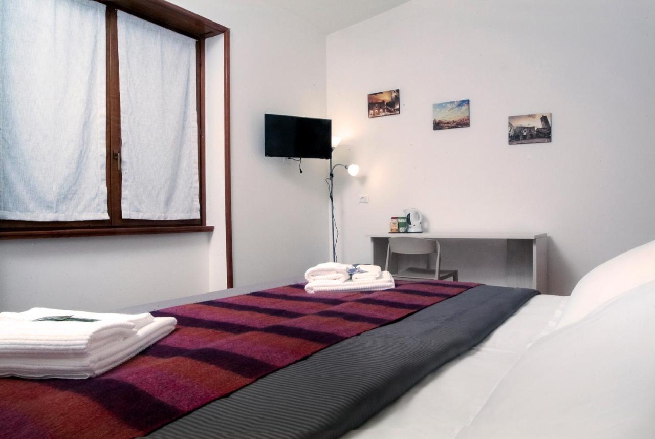 Citywalls Guest House Bergamo Exteriör bild